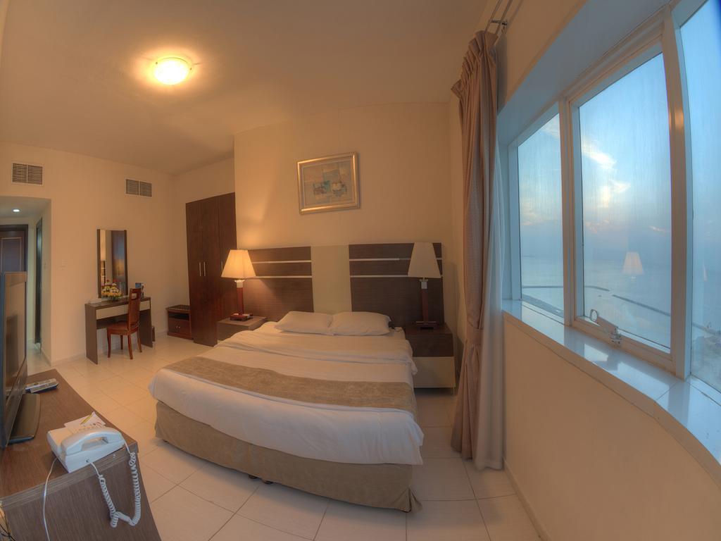 Tulip Inn Royal Suites Ajman Chambre photo