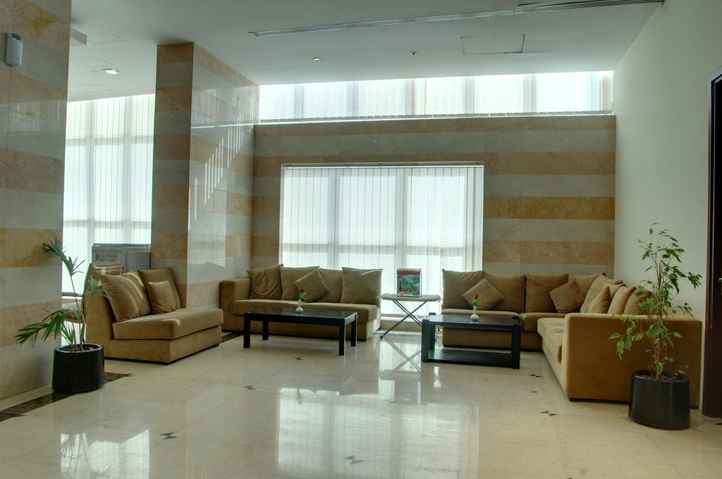 Tulip Inn Royal Suites Ajman Extérieur photo